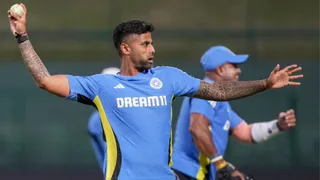 Buchi Babu Invitational Tournament: Fans Surround Suryakumar Yadav To Click Pictures While Fielding| Watch